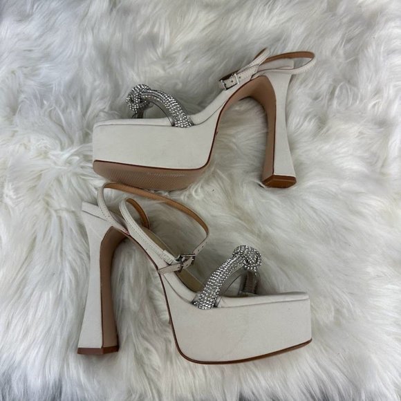 Schutz x REVOLVE Peaky Platform Sandal in White - Picture 5 of 8